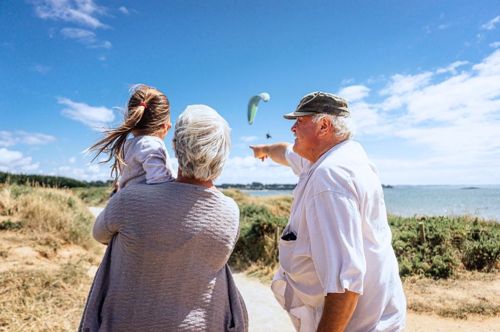 Il turismo avventura può essere un'esperienza che unisce più generazioni in attività di esplorazione e scoperta adatte alle diverse età.